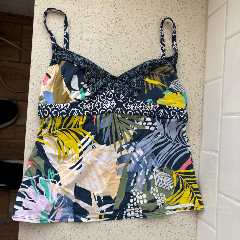 Title nine tankini in Multicolored Pattern size small